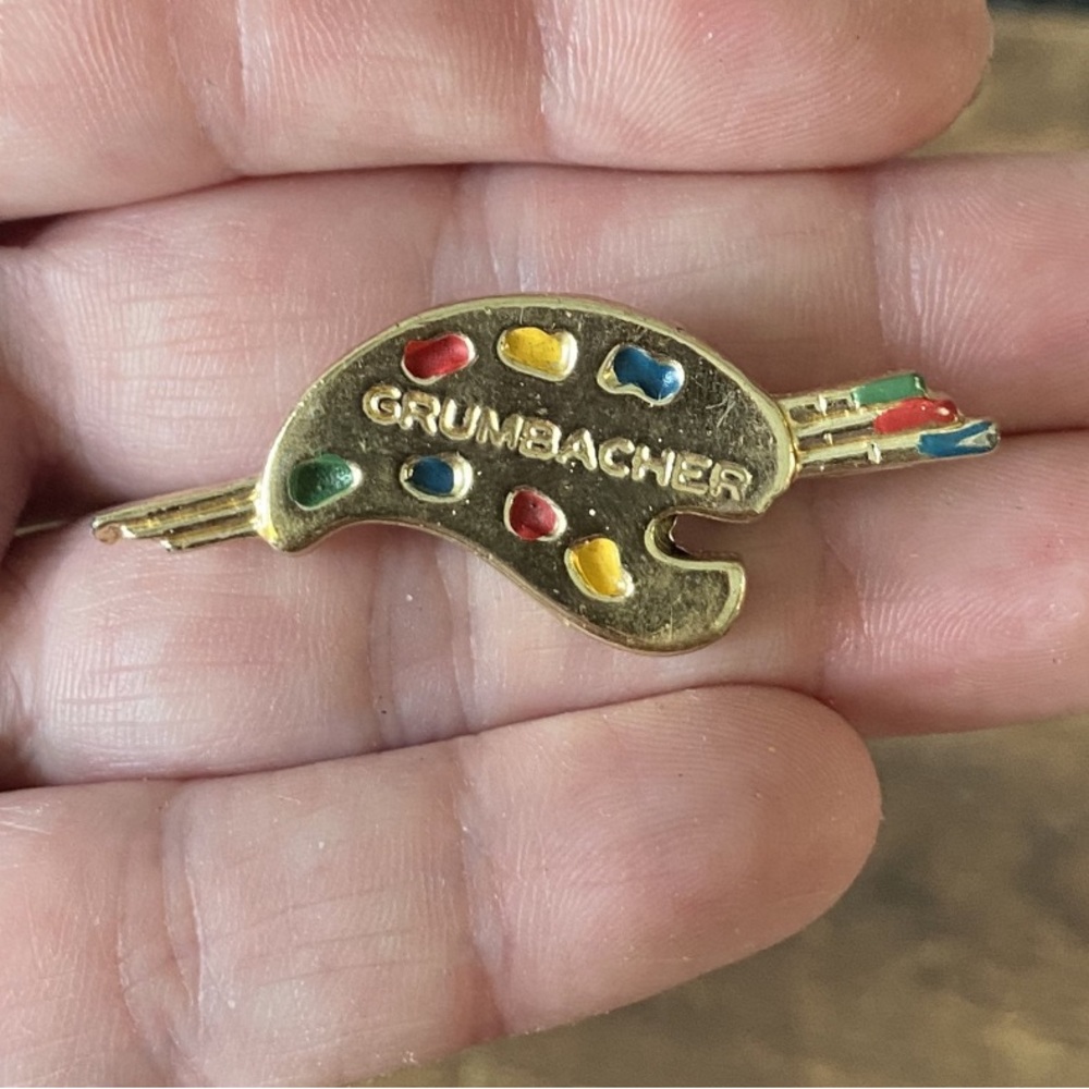 Grumbacher art palette brooch